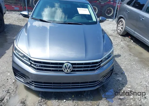 2017 Volkswagen Passat 1.8T R-Line из США, поврежденный, VIN 1VWDT7A3XHC050311